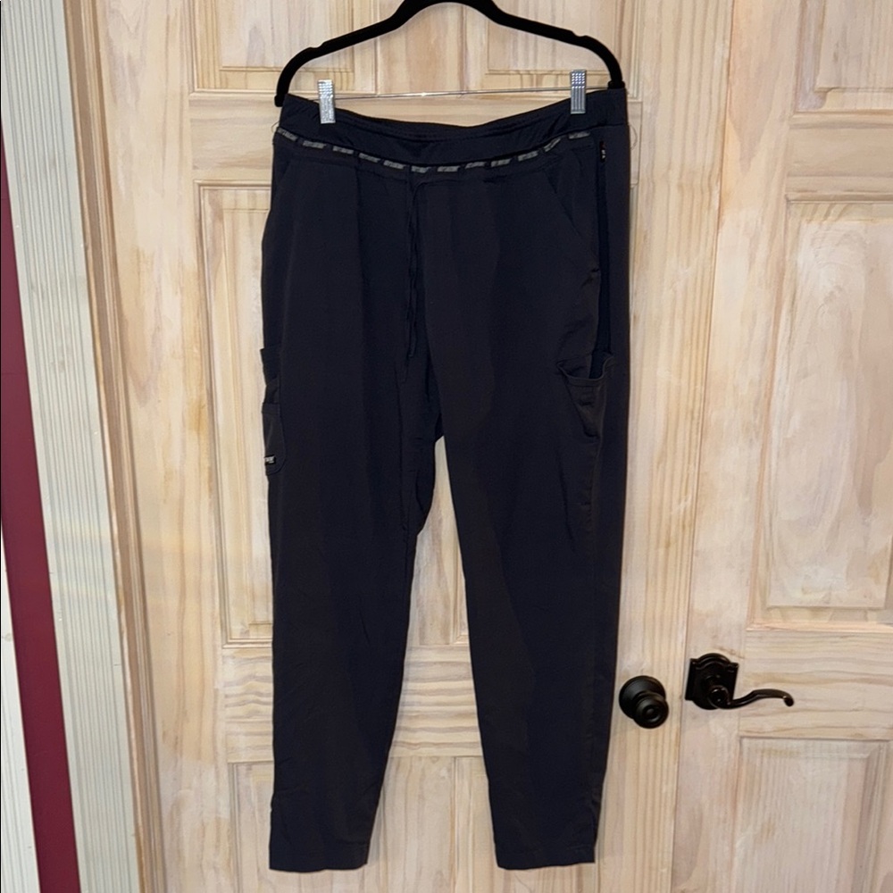 *SOLD* Women’s dark grey scrub pants
